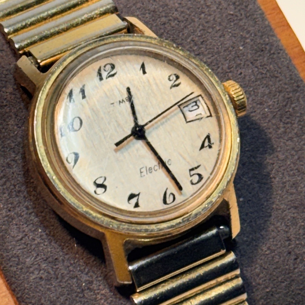 Vintage Timex Watch Electric Gold Tone Women's Round 25mm Case Date New Batt.